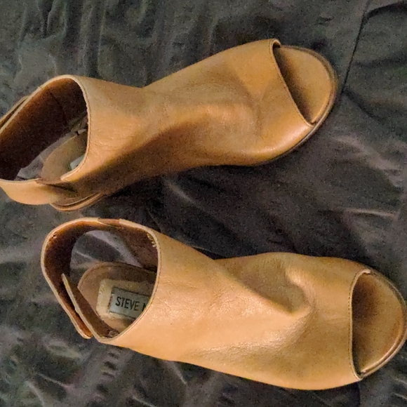 Open toe booties size 6 leather with wear but still in good shape. - Picture 1 of 3